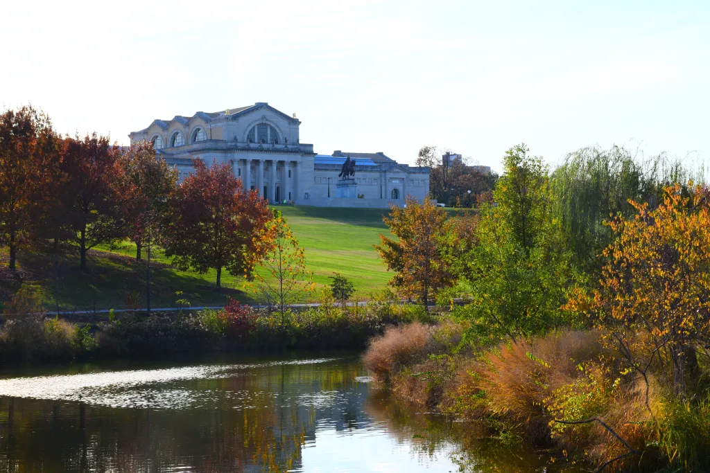st. louis art museum surrounded by trees and lake